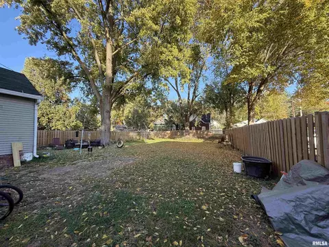 Exterior - 419 N Johnson St, Macomb, IL 61455 photo 5 of 9
