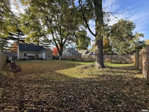 Exterior - 419 N Johnson St, Macomb, IL 61455 photo 6 of 9
