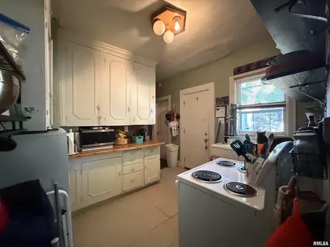 Kitchen - 419 N Johnson St, Macomb, IL 61455 photo 3 of 3