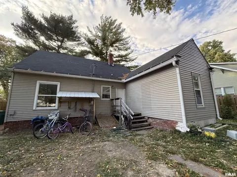 Exterior - 419 N Johnson St, Macomb, IL 61455 photo 2 of 9