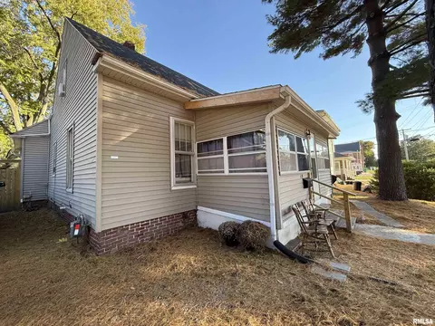Exterior - 419 N Johnson St, Macomb, IL 61455 photo 1 of 9