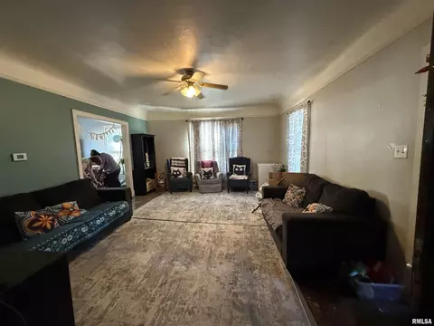 Living - 419 N Johnson St, Macomb, IL 61455 photo 1 of 3
