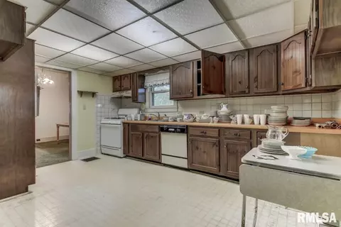 635 S Koke Mill Rd, Springfield, IL 62711 photo 5