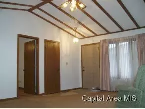 2429 Austin Dr, Springfield, IL 62704 photo 2