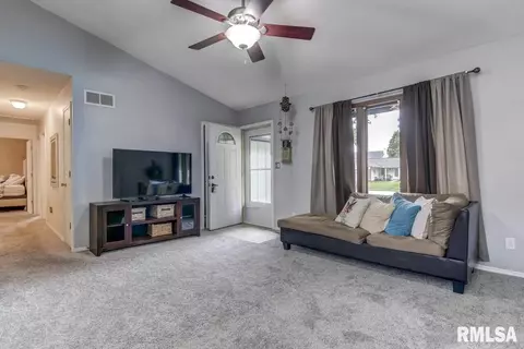 64 Mccarthy Dr, Springfield, IL 62704 photo 5