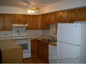 2820 Cardigan, Springfield, IL 62702 photo 2
