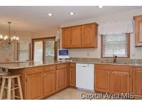 2304 Mallard Pointe Ct, Springfield, IL 62712 photo 13