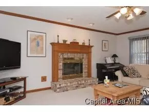 2304 Mallard Pointe Ct, Springfield, IL 62712 photo 9
