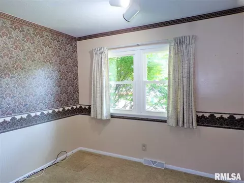 123 E Coal St, Wataga, IL 61488 photo 20