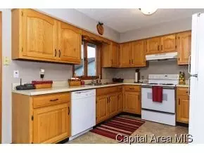 4046 Oakbrook Ct, Springfield, IL 62711 photo 2