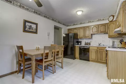 2101 Scarbrough Rd, Springfield, IL 62702 photo 9