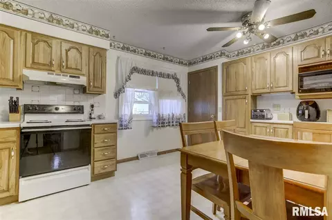 2101 Scarbrough Rd, Springfield, IL 62702 photo 6