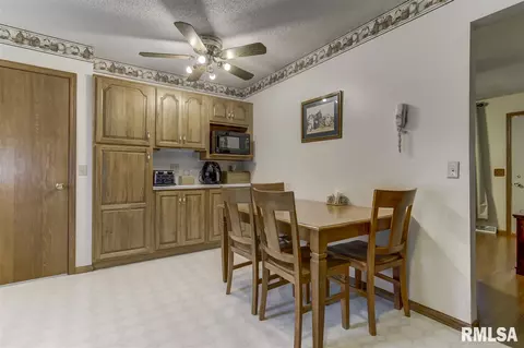 2101 Scarbrough Rd, Springfield, IL 62702 photo 5
