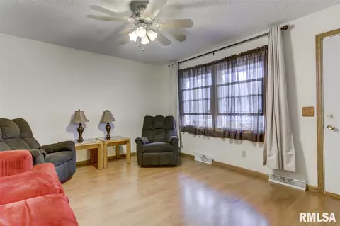 2101 Scarbrough Rd, Springfield, IL 62702 photo 3
