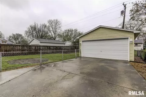 2101 Scarbrough Rd, Springfield, IL 62702 photo 4