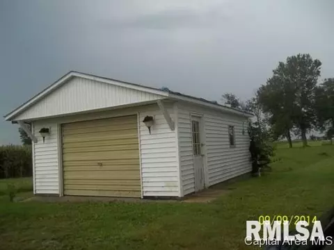 609 S Ctr, Oneida, IL 61467 photo 3