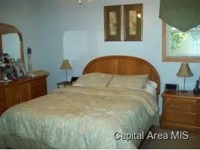 1247 Mossman, Springfield, IL 62702 photo 4