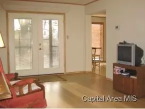 2553 W Monroe, Springfield, IL 62704 photo 2
