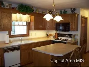 8028 Wilson Ter, Springfield, IL 62712 photo 12