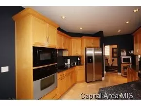6408 Twelve Oaks Ct, Springfield, IL 62712 photo 4