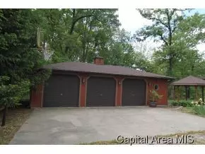 11006 Arrowhead, Plainview, IL 62685 photo 2