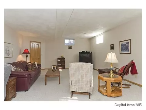 2204 Greenside Dr, Springfield, IL 62704 photo 1