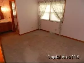 2076 Faringdon, Springfield, IL 62702 photo 9