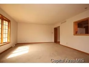 35 Marshall Ct, Springfield, IL 62712 photo 3