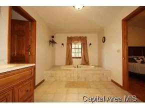 2207 Lake Crst, Springfield, IL 62712 photo 4