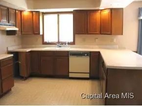 2440 Lindbergh Blvd, Springfield, IL 62704 photo 3