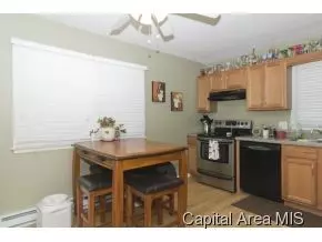 2726 Black Ave, Springfield, IL 62702 photo 6