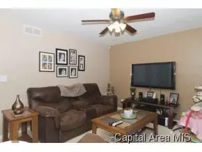 2726 Black Ave, Springfield, IL 62702 photo 3