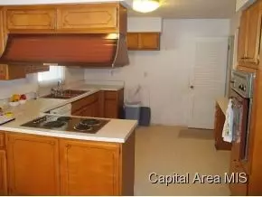 2136 Warwick, Springfield, IL 62704 photo 4
