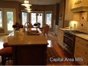 1659 Ruth Pl, Springfield, IL 62704 photo 4