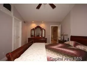 607 N Main, Athens, IL 62613 photo 12