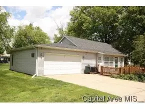 607 N Main, Athens, IL 62613 photo 4