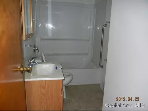 2109 E Ash St, Springfield, IL 62703 photo 4