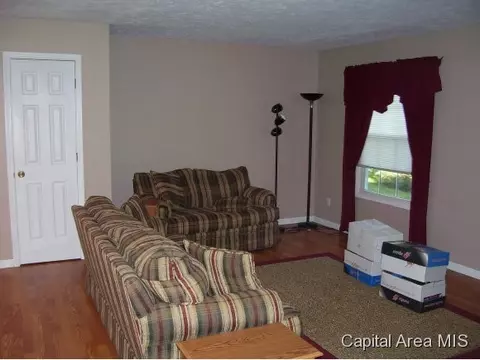 1613 Brenda Ct, Springfield, IL 62702 photo 4