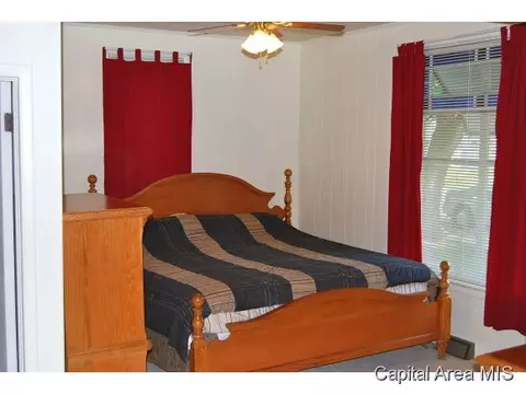 554 W Douglas, Greenview, IL 62642 photo 11