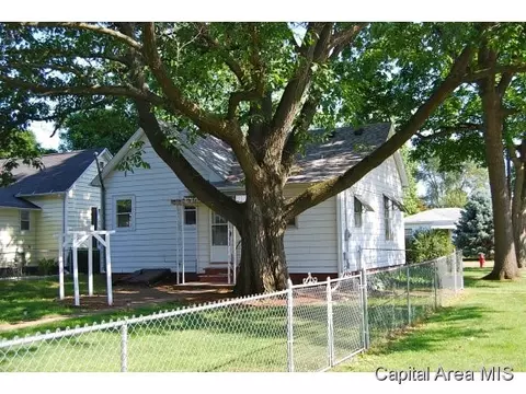 554 W Douglas, Greenview, IL 62642 photo 3