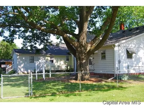 554 W Douglas, Greenview, IL 62642 photo 5