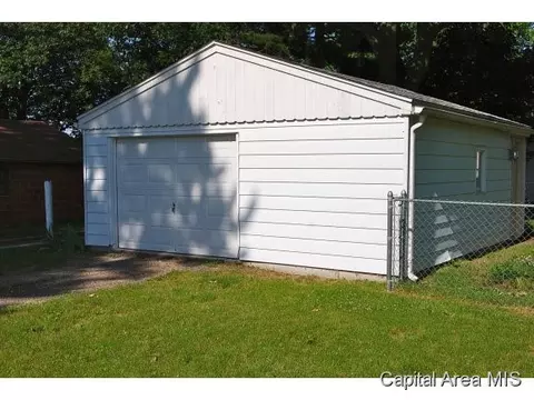 554 W Douglas, Greenview, IL 62642 photo 4