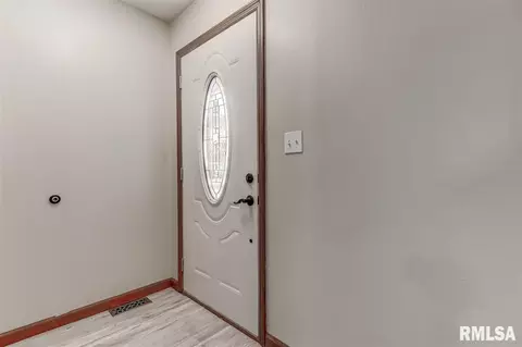 3112 Olympic Dr, Springfield, IL 62704 photo 2