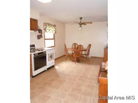106 Maple, Loami, IL 62661 photo 3