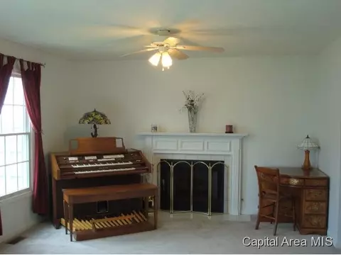3709 Castle Hill Blvd, Springfield, IL 62712 photo 4