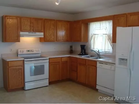 3709 Castle Hill Blvd, Springfield, IL 62712 photo 3