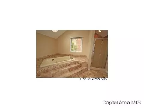 824 Coventry Pt, Springfield, IL 62702 photo 5