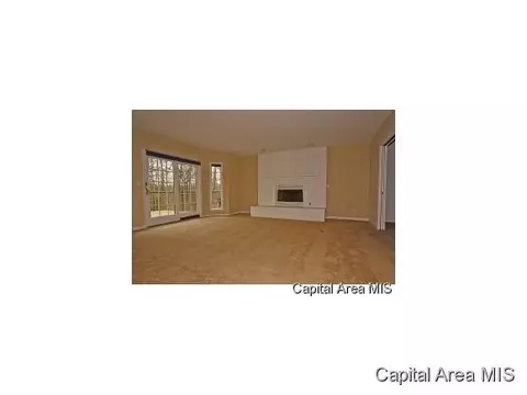 824 Coventry Pt, Springfield, IL 62702 photo 4