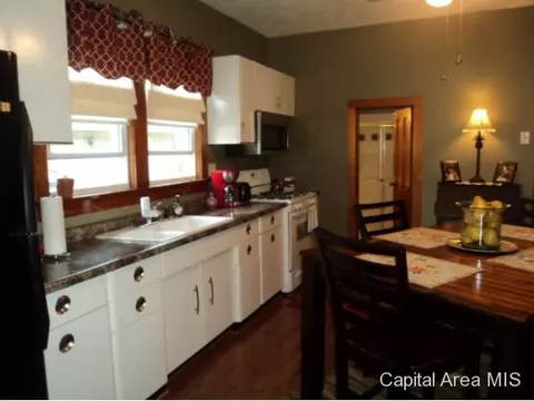 205 Ebony, Thayer, IL 62689 photo 8