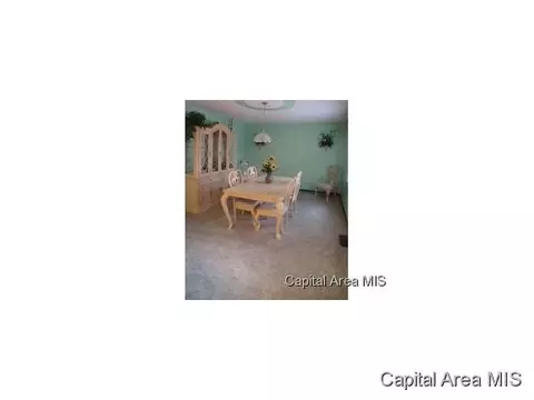 1713 Bent Oak Dr, Springfield, IL 62704 photo 4